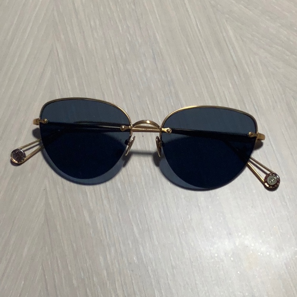 Black and gold Ahlem